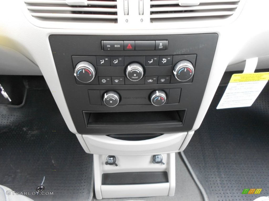 2012 Volkswagen Routan S Controls Photo #61393489