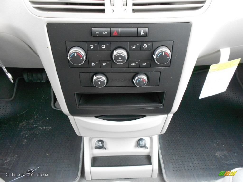 2012 Volkswagen Routan S Controls Photo #61393836