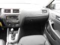 Black - Jetta SE Sedan Photo No. 15