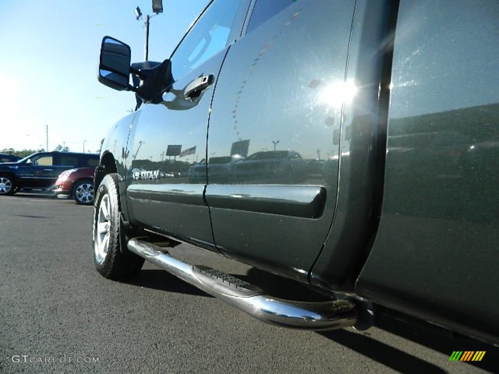 2009 Titan SE King Cab 4x4 - Timberline Green / Almond photo #12