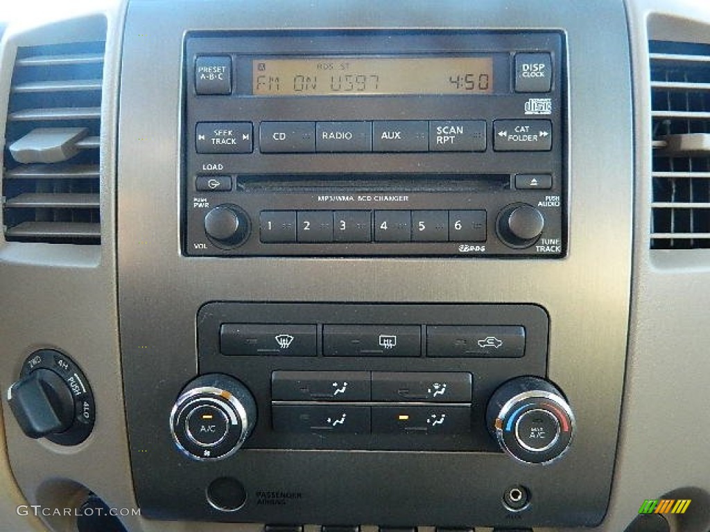2009 Nissan Titan SE King Cab 4x4 Controls Photo #61396168