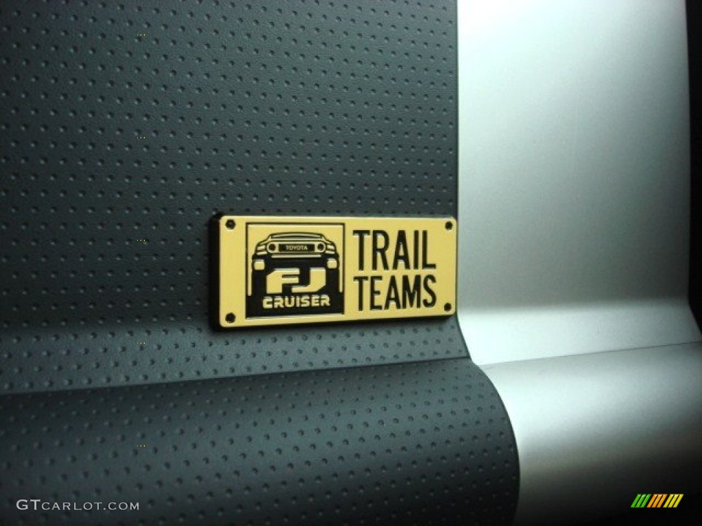2010 Toyota FJ Cruiser Trail Teams Special Edition 4WD Marks and Logos Photos