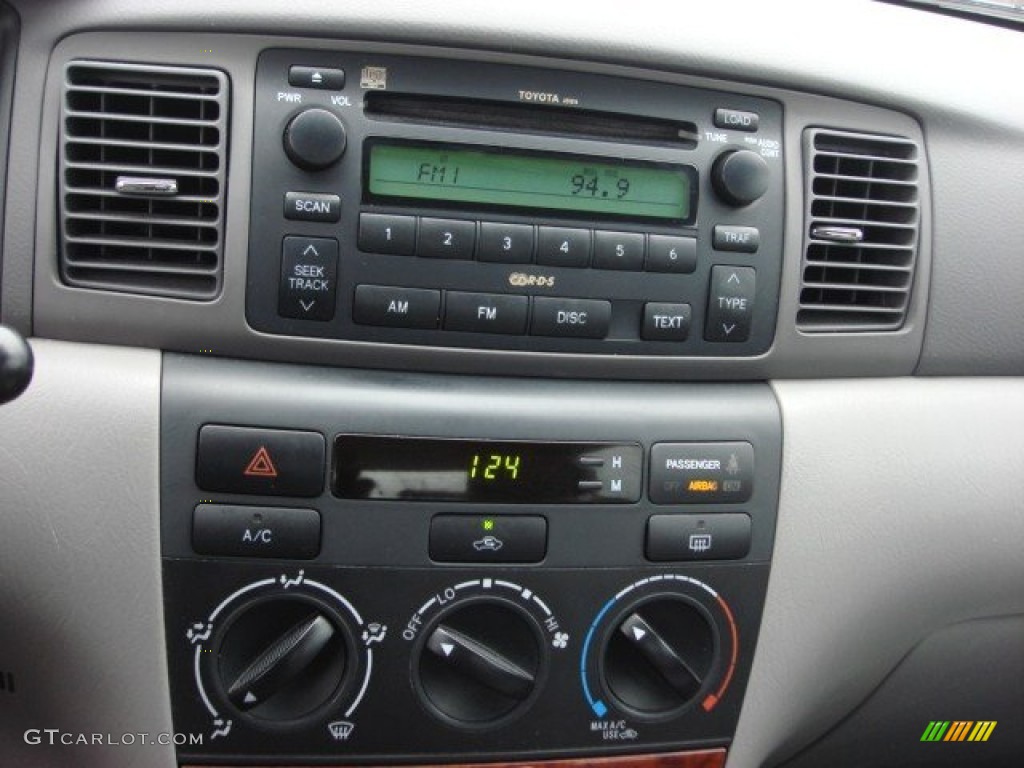 2006 Toyota Corolla LE Controls Photo #61397175