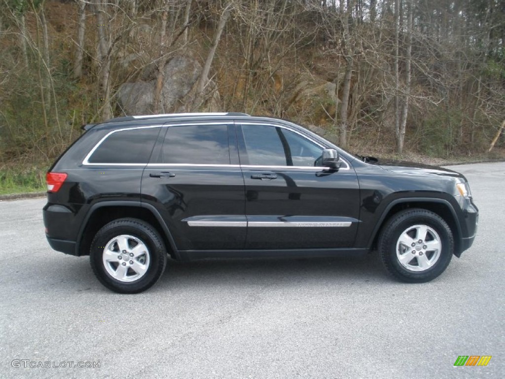 2011 Grand Cherokee Laredo - Brilliant Black Crystal Pearl / Black photo #2