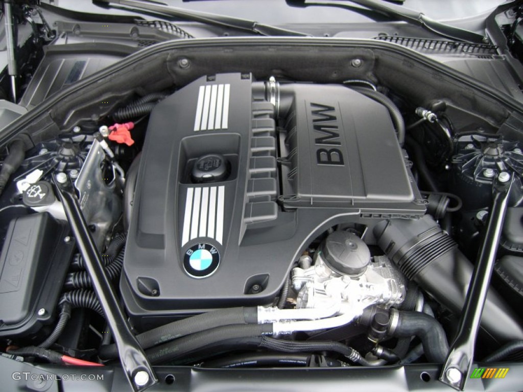 2012 BMW 7 Series 740Li Sedan Engine Photos