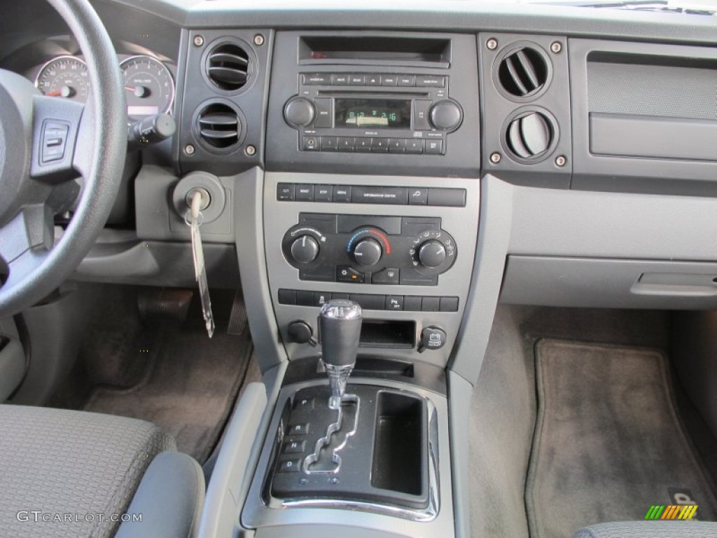 2007 Jeep Commander Sport Controls Photo #61406380