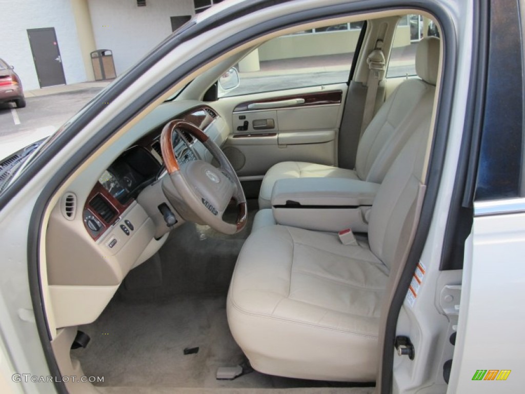 Medium Dark Parchment/Light Parchment Interior 2004 Lincoln Town Car Ultimate Photo #61406973