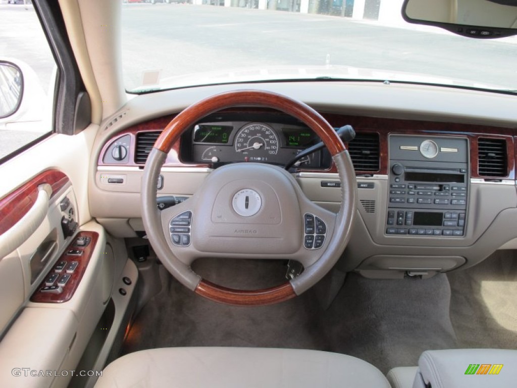 2004 Lincoln Town Car Ultimate Medium Dark Parchment/Light Parchment Dashboard Photo #61407024