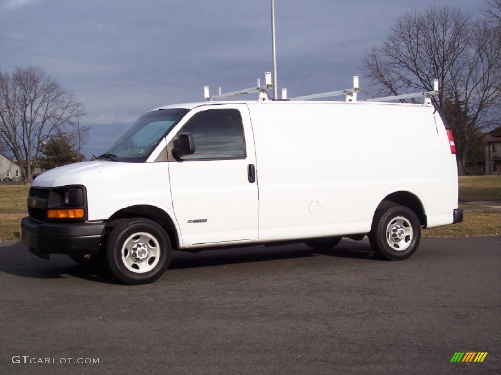 Summit White 2003 Chevrolet Express 2500 Cargo Van Exterior Photo #61410859