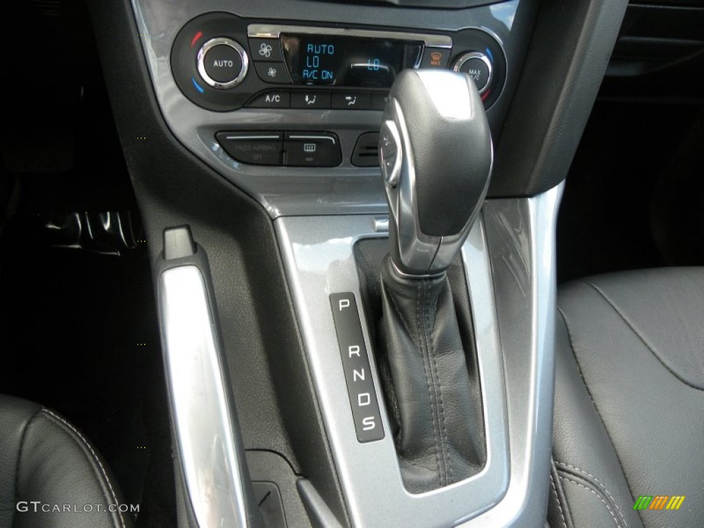 2012 Focus Titanium 5-Door - Black / Charcoal Black Leather photo #19