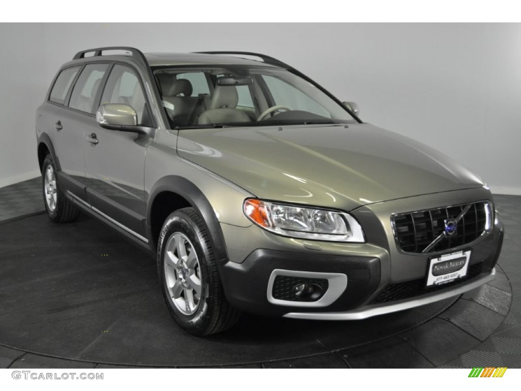 2009 XC70 3.2 AWD - Caper Green Metallic / Sandstone photo #7