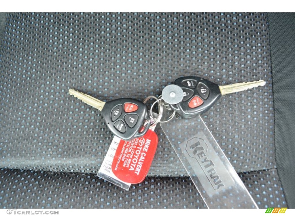 2010 Toyota Corolla S Keys Photos