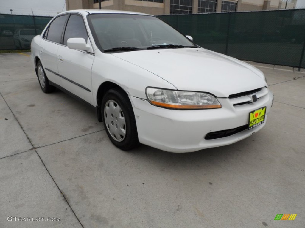 1998 Accord LX Sedan - Taffeta White / Ivory photo #1