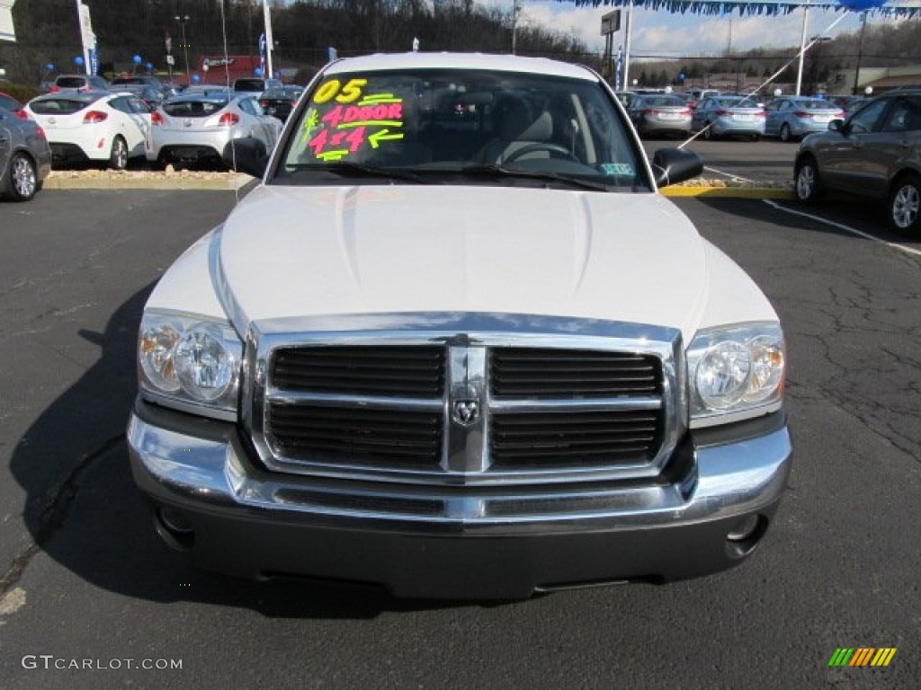 2005 Dakota SLT Quad Cab 4x4 - Bright White / Medium Slate Gray photo #3