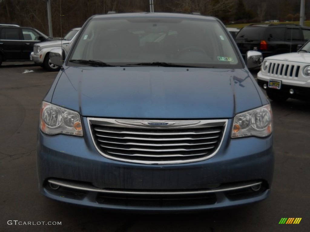 2011 Town & Country Touring - L - Sapphire Crystal Metallic / Black/Light Graystone photo #22