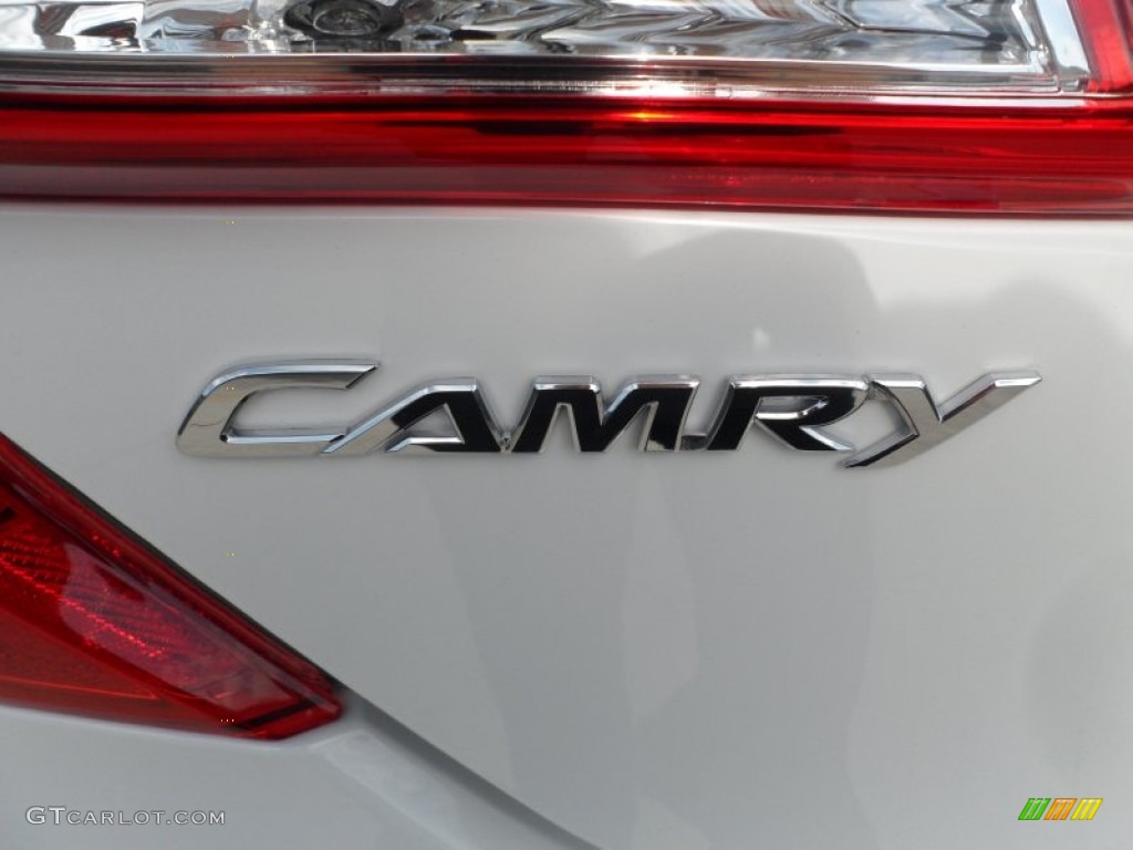 2012 Camry Hybrid XLE - Super White / Ash photo #16