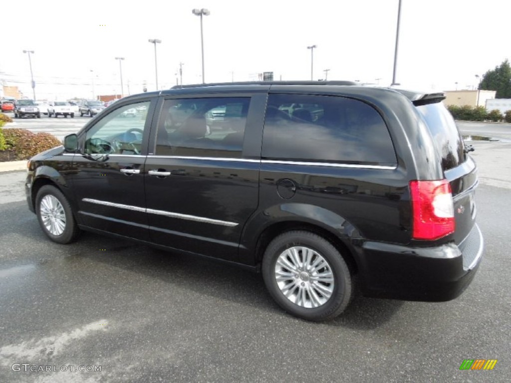 2012 Town & Country Touring - L - Brilliant Black Crystal Pearl / Dark Frost Beige/Medium Frost Beige photo #3
