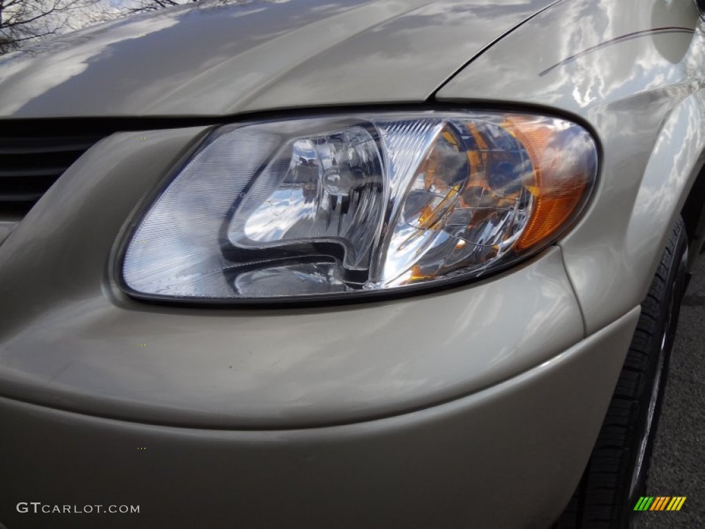 2006 Grand Caravan SE - Linen Gold Metallic / Dark Khaki/Light Graystone photo #6