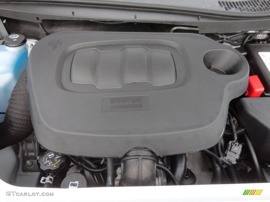 2011 HHR LT - Arctic Ice White / Gray photo #20