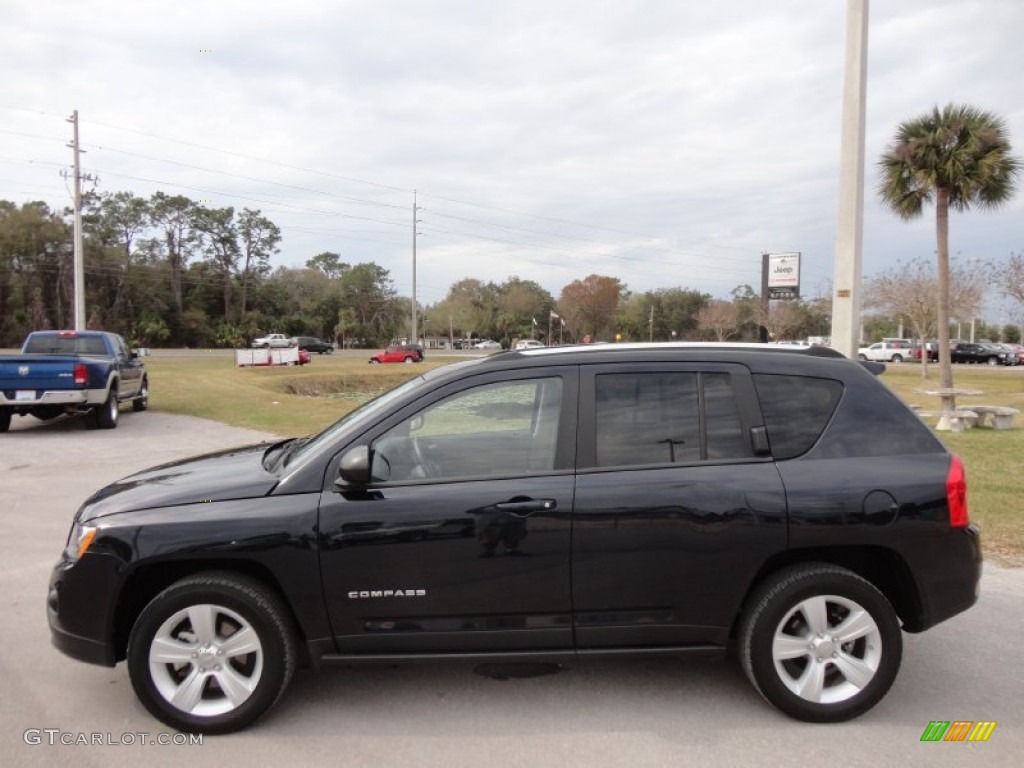 2011 Compass 2.4 Latitude 4x4 - Brilliant Black Crystal Pearl / Dark Slate Gray/Light Pebble Beige photo #2