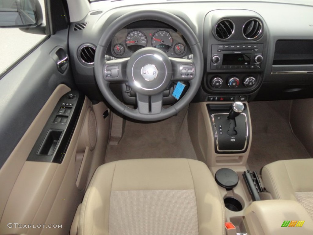 2011 Compass 2.4 Latitude 4x4 - Brilliant Black Crystal Pearl / Dark Slate Gray/Light Pebble Beige photo #6