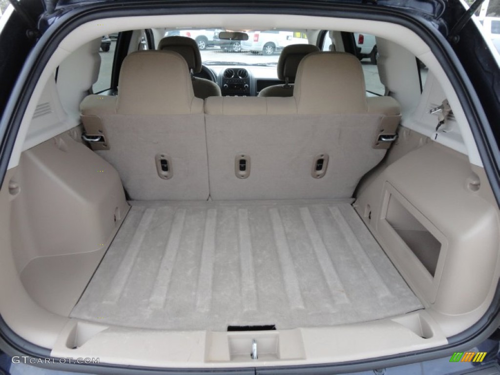 2011 Compass 2.4 Latitude 4x4 - Brilliant Black Crystal Pearl / Dark Slate Gray/Light Pebble Beige photo #7