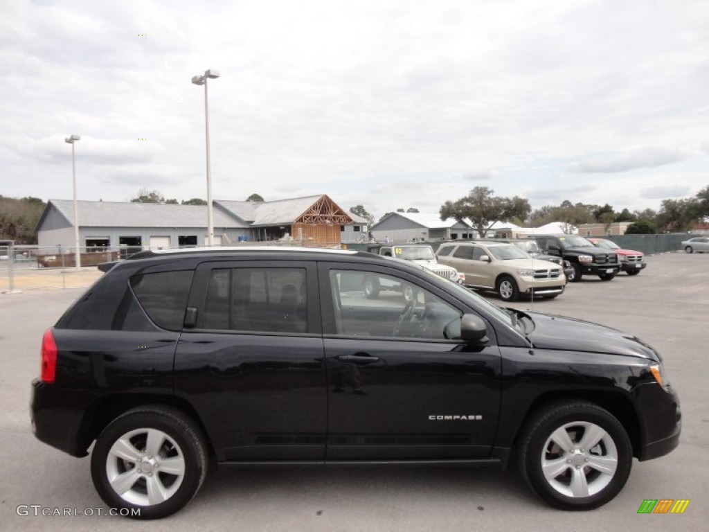 2011 Compass 2.4 Latitude 4x4 - Brilliant Black Crystal Pearl / Dark Slate Gray/Light Pebble Beige photo #10