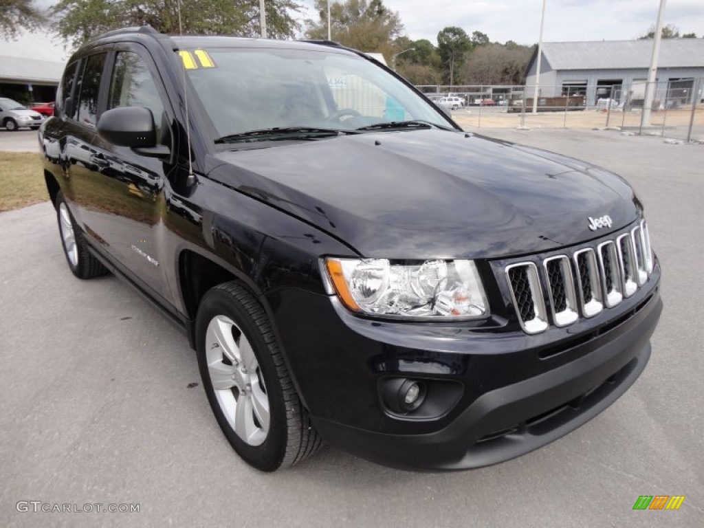 2011 Compass 2.4 Latitude 4x4 - Brilliant Black Crystal Pearl / Dark Slate Gray/Light Pebble Beige photo #11