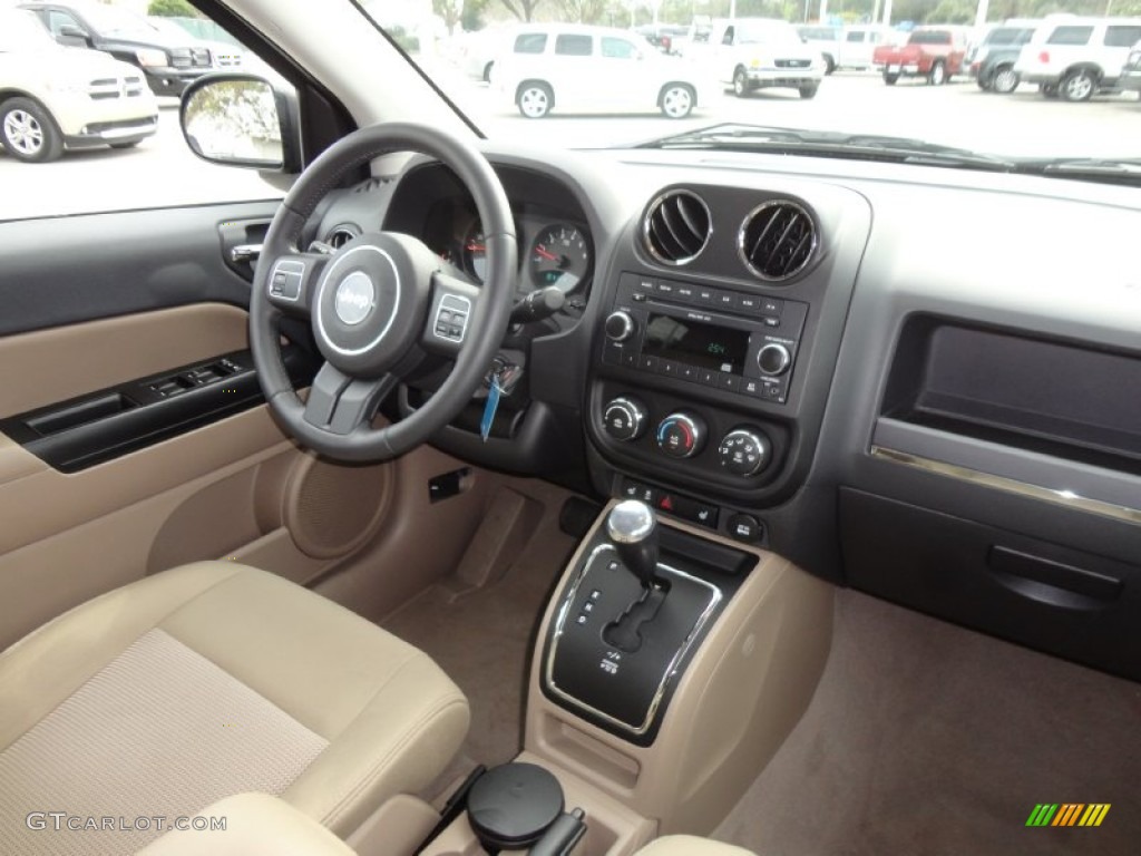 2011 Compass 2.4 Latitude 4x4 - Brilliant Black Crystal Pearl / Dark Slate Gray/Light Pebble Beige photo #12