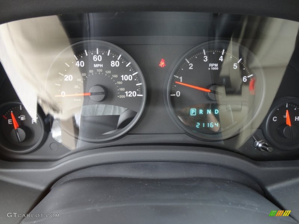 2011 Compass 2.4 Latitude 4x4 - Brilliant Black Crystal Pearl / Dark Slate Gray/Light Pebble Beige photo #23