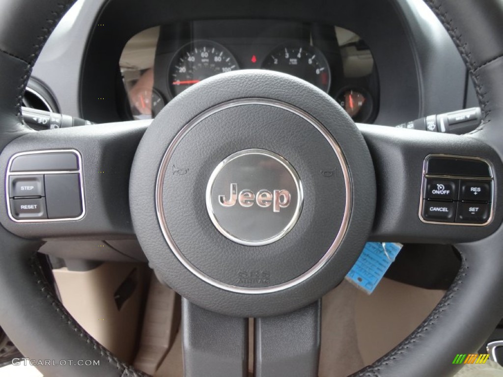 2011 Compass 2.4 Latitude 4x4 - Brilliant Black Crystal Pearl / Dark Slate Gray/Light Pebble Beige photo #26