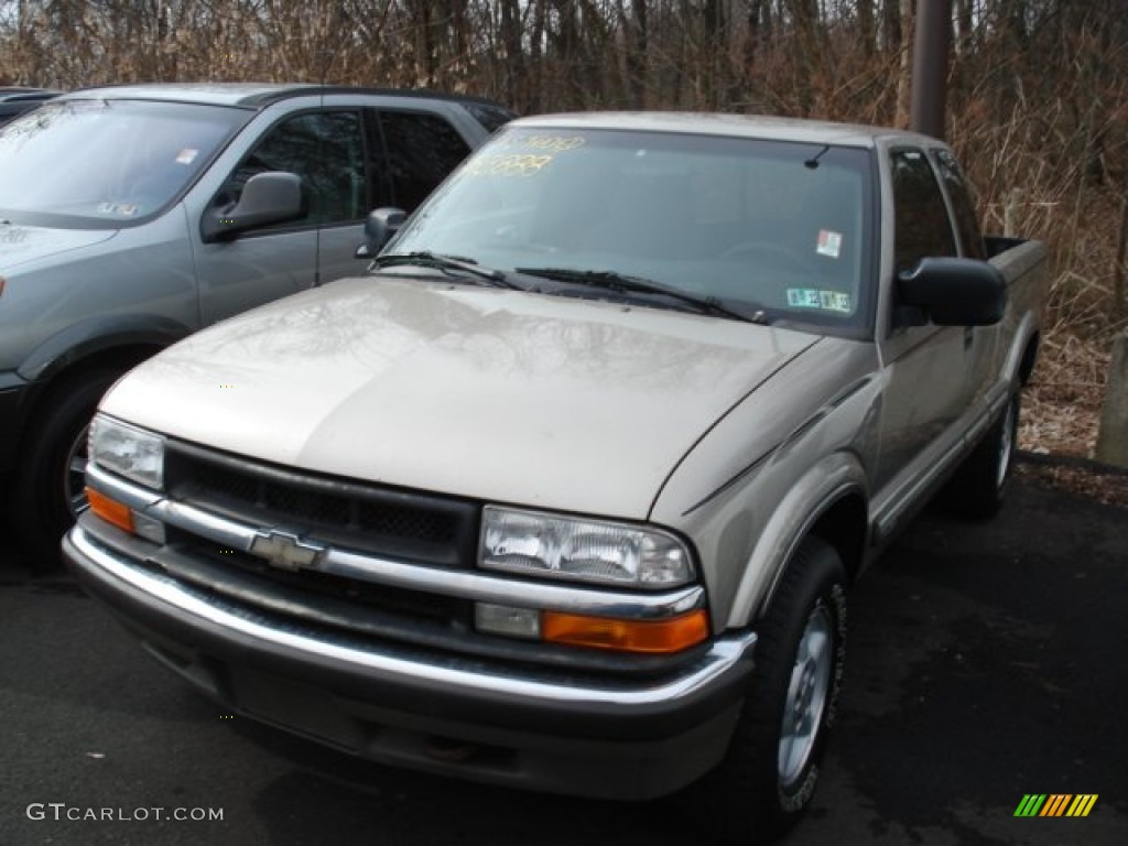 2000 S10 LS Extended Cab 4x4 - Light Pewter Metallic / Graphite photo #1