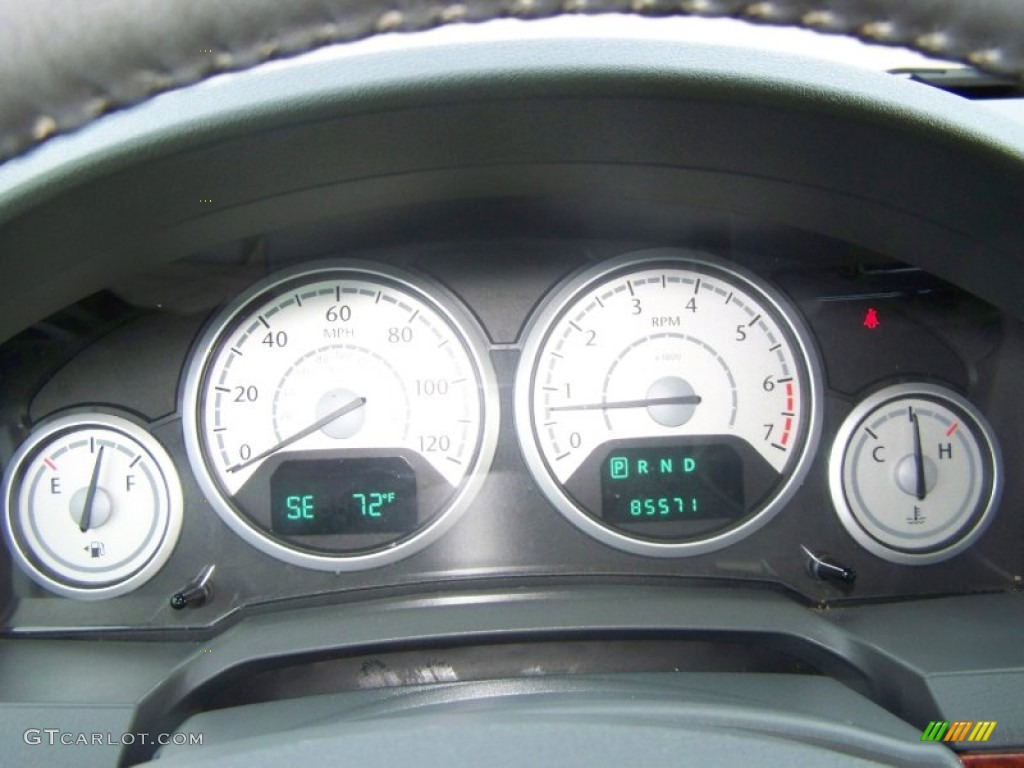 2008 Chrysler Town & Country Touring Gauges Photo #61445130