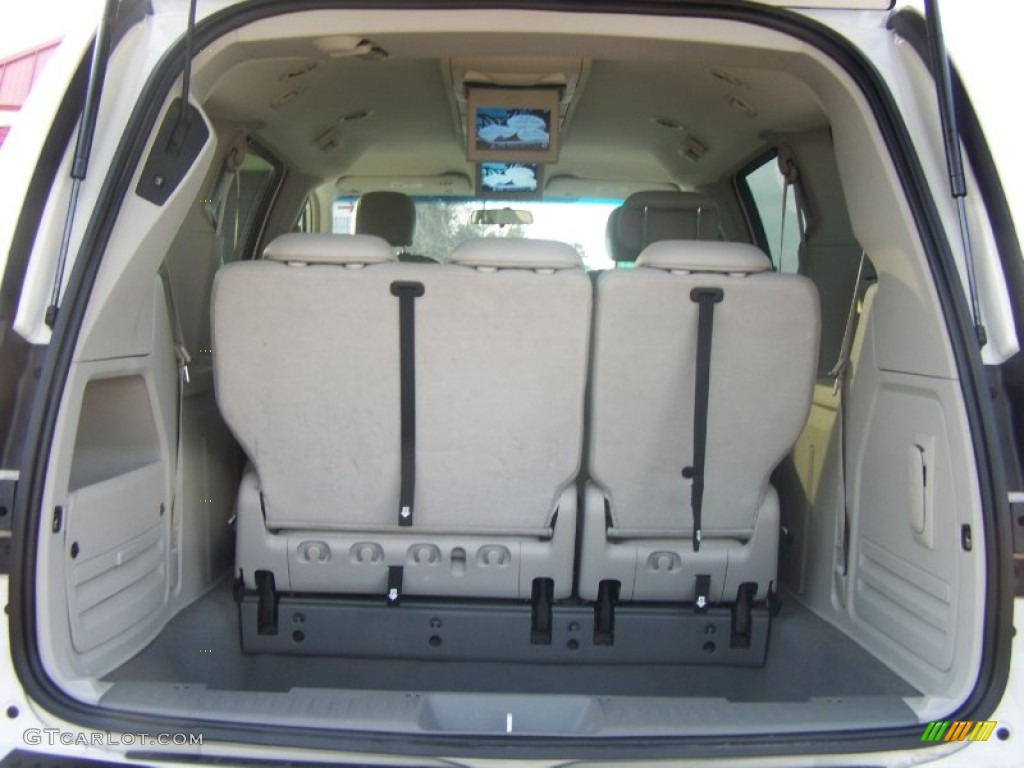 2008 Chrysler Town & Country Touring Trunk Photo #61445256