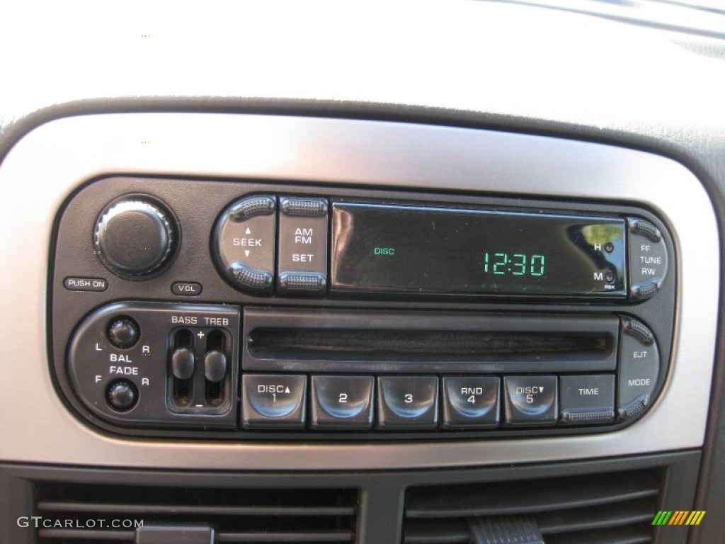 2002 Jeep Grand Cherokee Laredo Audio System Photo #61449794
