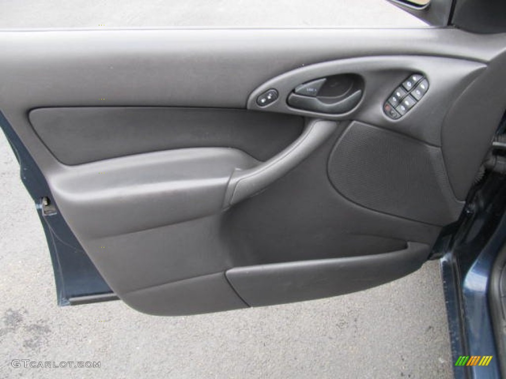 2001 Focus SE Sedan - Twilight Blue Metallic / Medium Graphite Grey photo #8