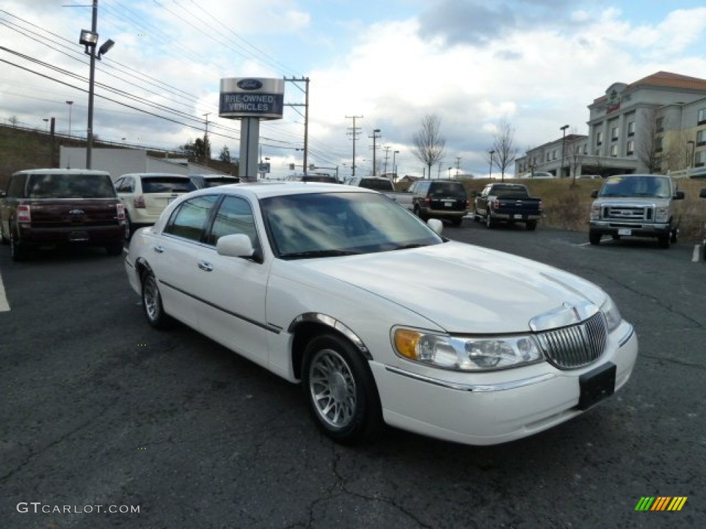 2000 Town Car Signature - White Pearlescent Tri-Coat / Light Parchment photo #1