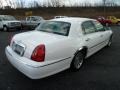 2000 White Pearlescent Tri-Coat Lincoln Town Car Signature  photo #2