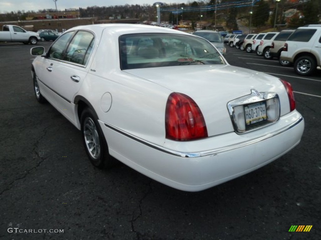 2000 Town Car Signature - White Pearlescent Tri-Coat / Light Parchment photo #4