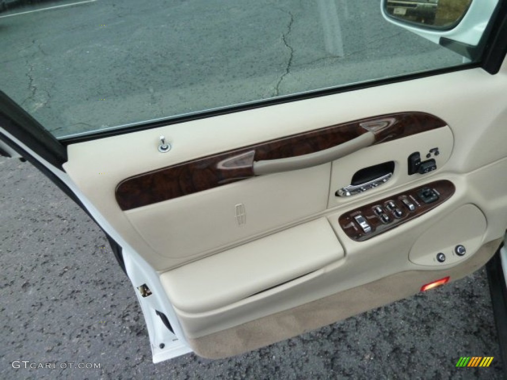 2000 Lincoln Town Car Signature Light Parchment Door Panel Photo #61463314
