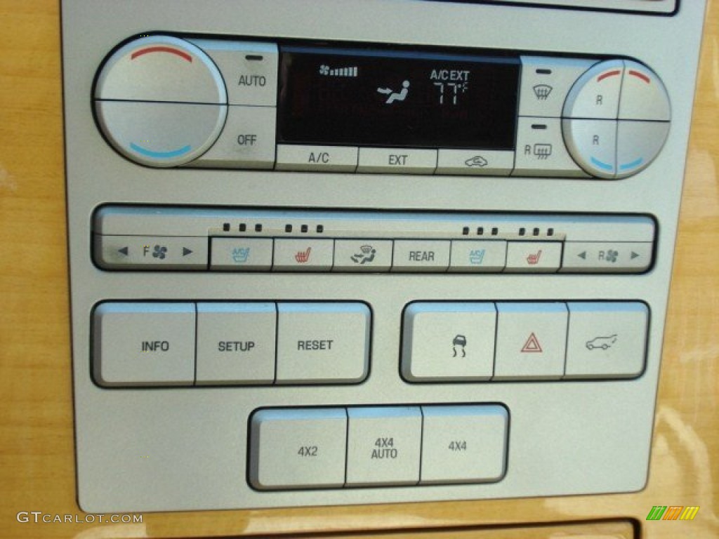 2007 Lincoln Navigator Ultimate 4x4 Controls Photo #61469046
