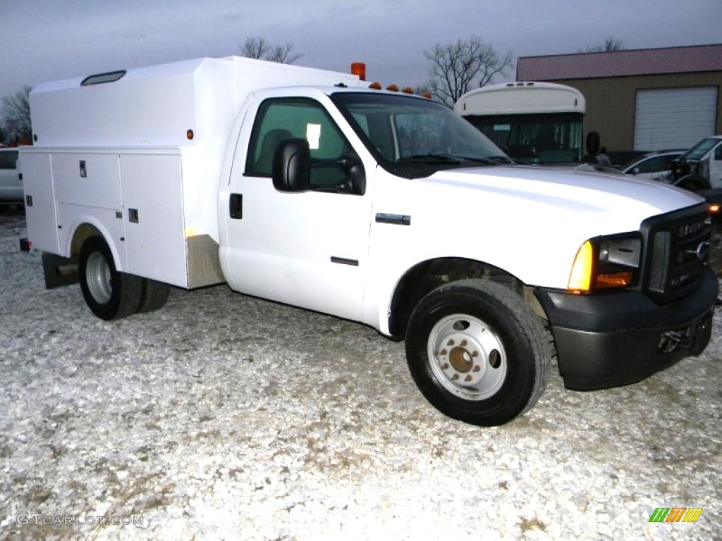 2006 F350 Super Duty XL Regular Cab Chassis - Oxford White / Medium Flint photo #5