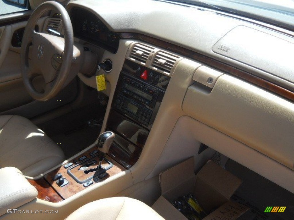 2002 E 320 Sedan - Everest Green Metallic / Java photo #14