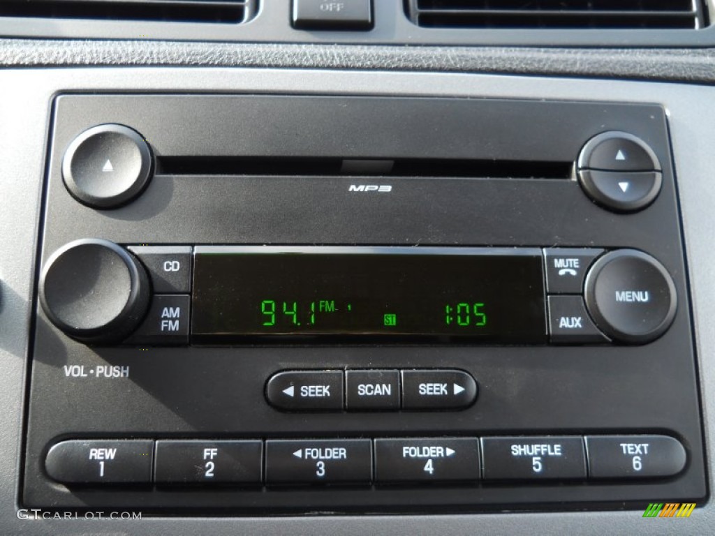 2006 Ford Focus ZX3 SE Hatchback Audio System Photo #61482231