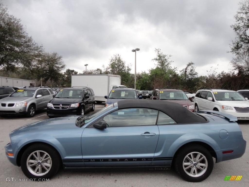 2005 Mustang V6 Premium Convertible - Windveil Blue Metallic / Light Graphite photo #2