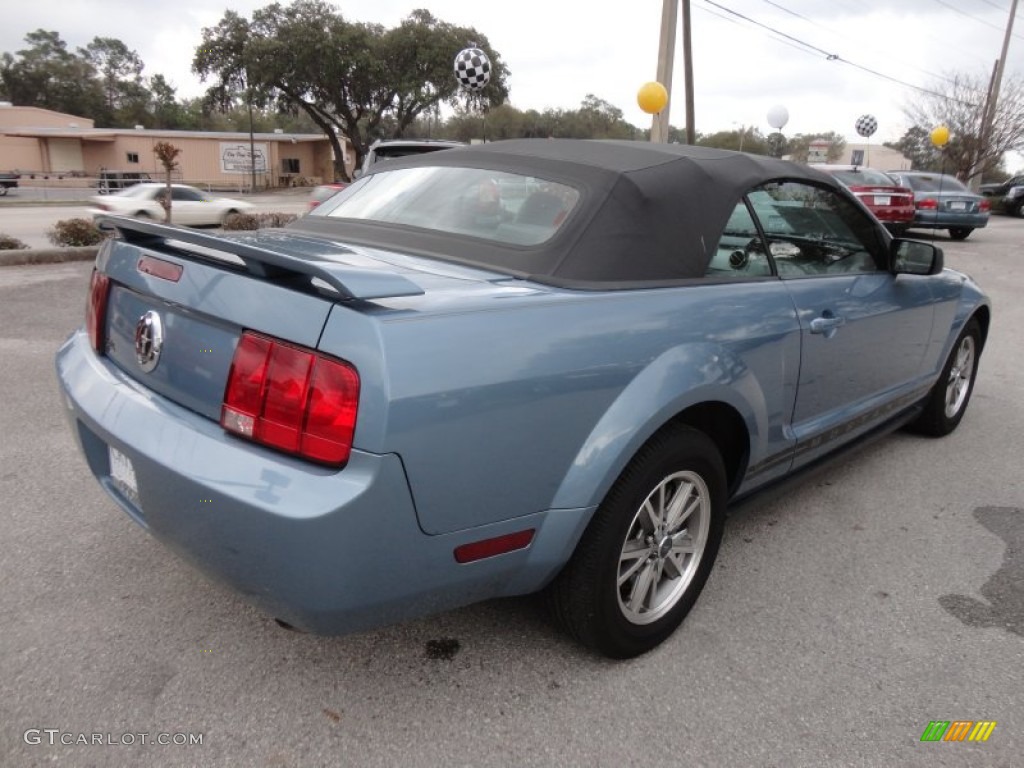 2005 Mustang V6 Premium Convertible - Windveil Blue Metallic / Light Graphite photo #8