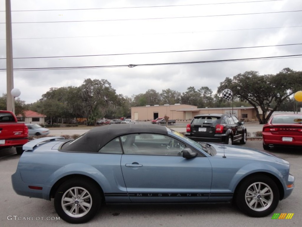 2005 Mustang V6 Premium Convertible - Windveil Blue Metallic / Light Graphite photo #9