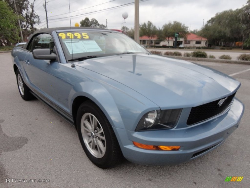 2005 Mustang V6 Premium Convertible - Windveil Blue Metallic / Light Graphite photo #10