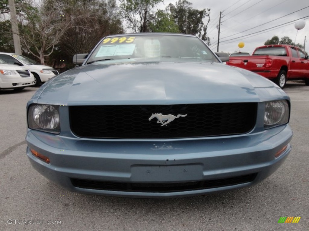 2005 Mustang V6 Premium Convertible - Windveil Blue Metallic / Light Graphite photo #13