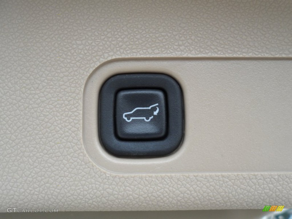 2009 Tahoe LTZ - White Diamond Tricoat / Light Cashmere photo #28